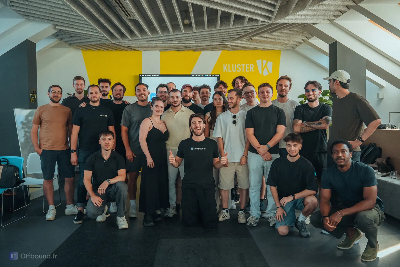 Photo de groupe du Mastermind Offbound, une trentaine de fondateurs